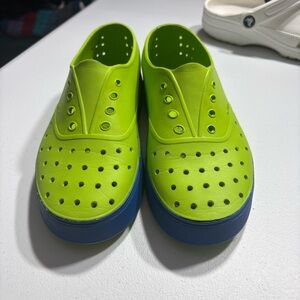 Native Shoes Size J6 Unisex Waters friendly Vegan Resortwear Travel Summer